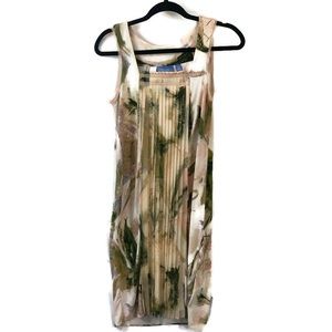 Vera Wang pleated dress